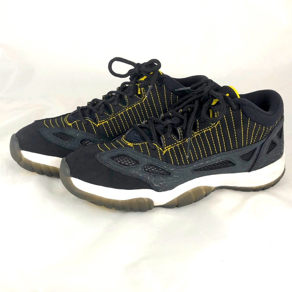 Nike Air Jordan 11 Retro Black Zest 6.5 Youth